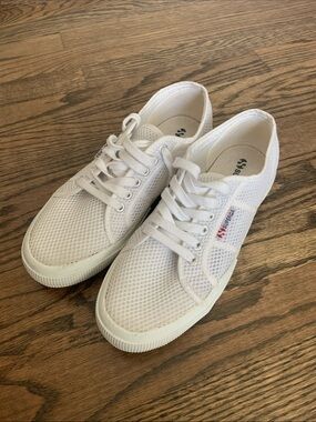 Superga Women’s White Mesh Low-Top Lace up Sneakers